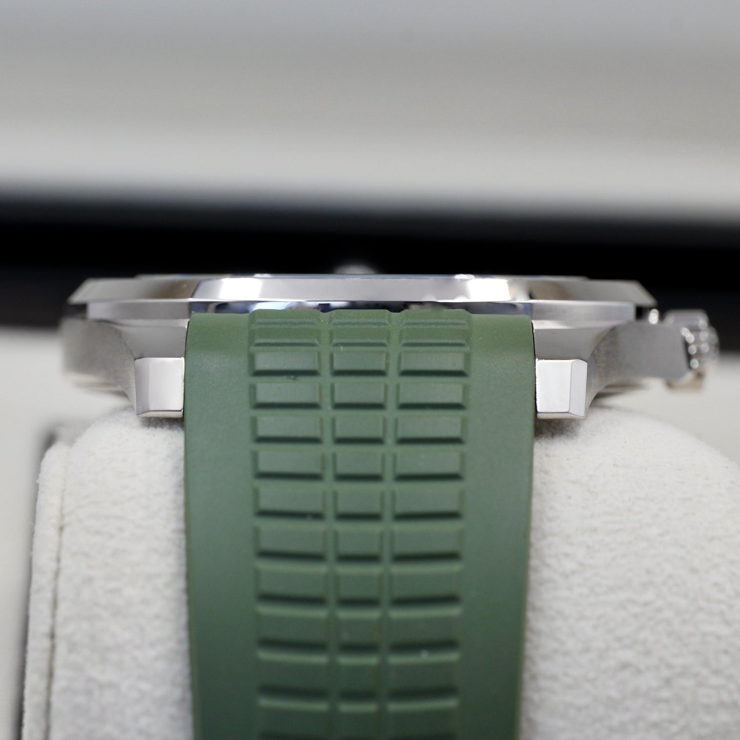 Patek Philippe Aquanaut Green 5168G-010 - Full Set (2024)