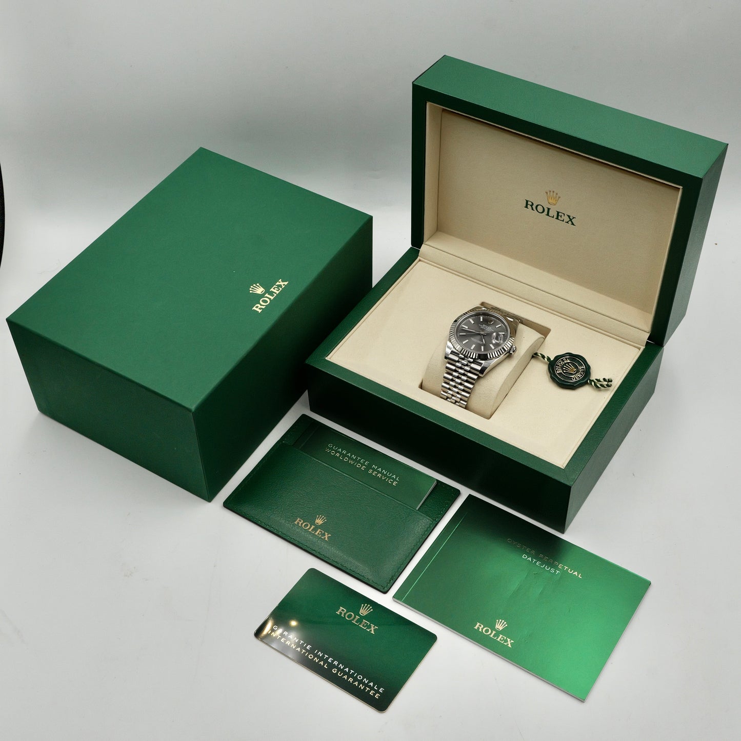 Rolex Datejust 41 Rhodium Dial Fluted Jubilee 126334 - Full Set (2024)