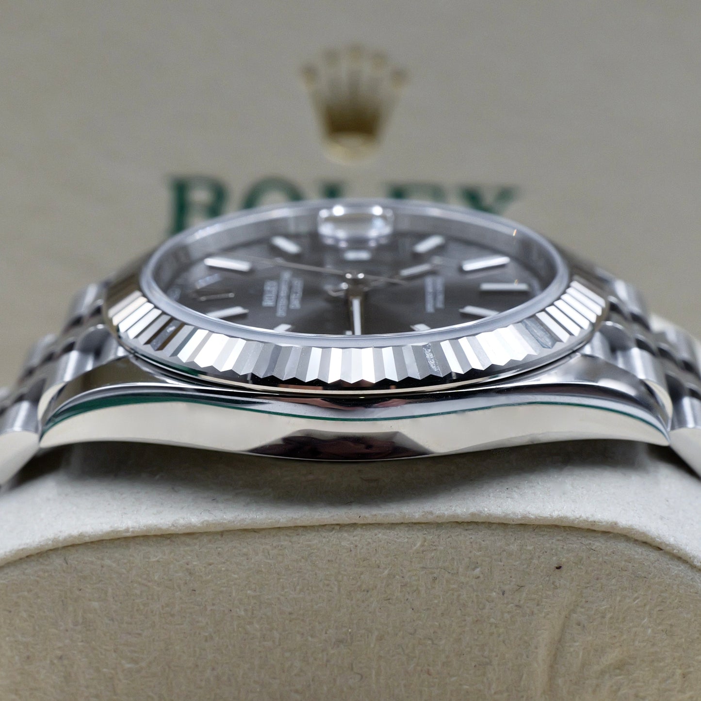 Rolex Datejust 41 Rhodium Dial Fluted Jubilee 126334 - Full Set (2024)
