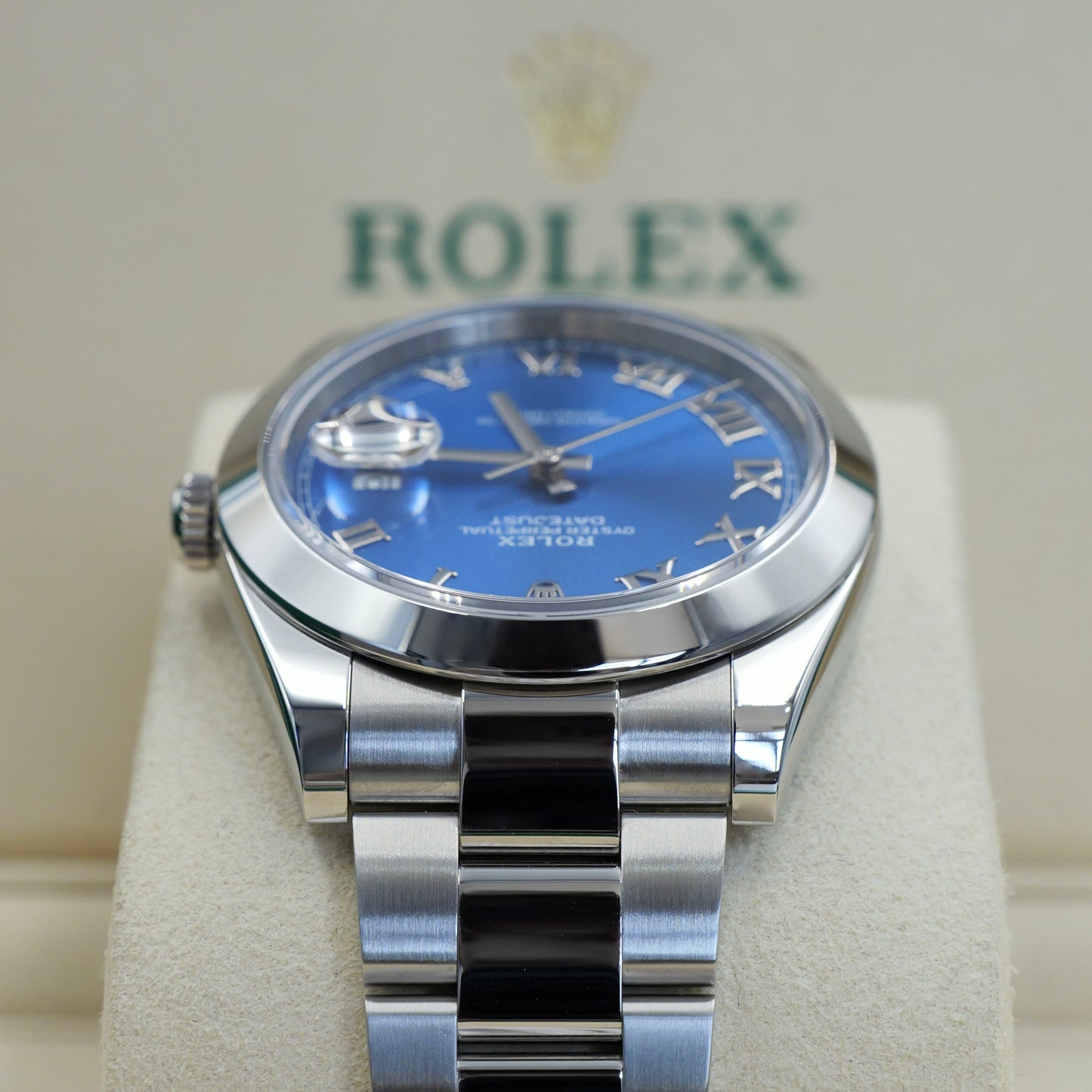 Rolex Datejust 41 Azzurro Blue Smooth Fluted 126300 - Full Set (2024)