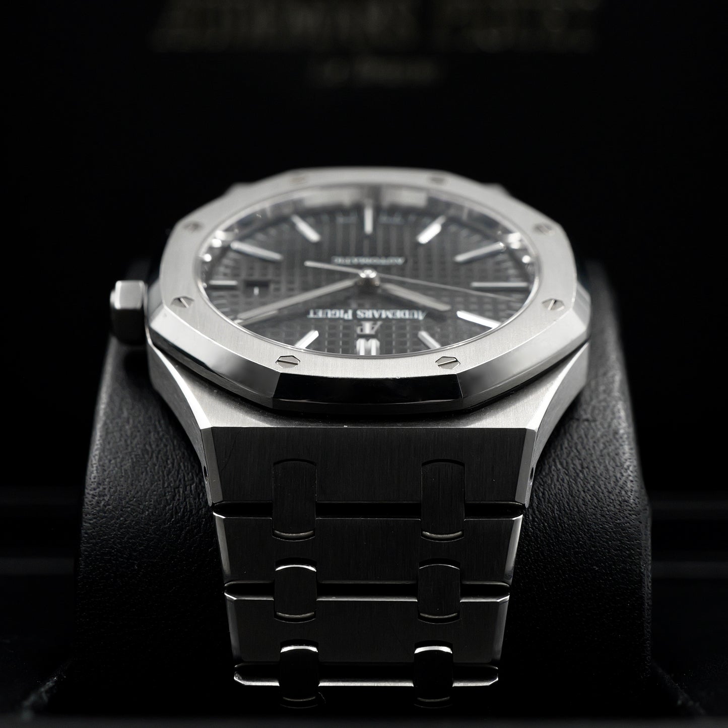 Audemars Piguet Royal Oak Selfwinding Black Dial 15400ST - Full Set (2018)