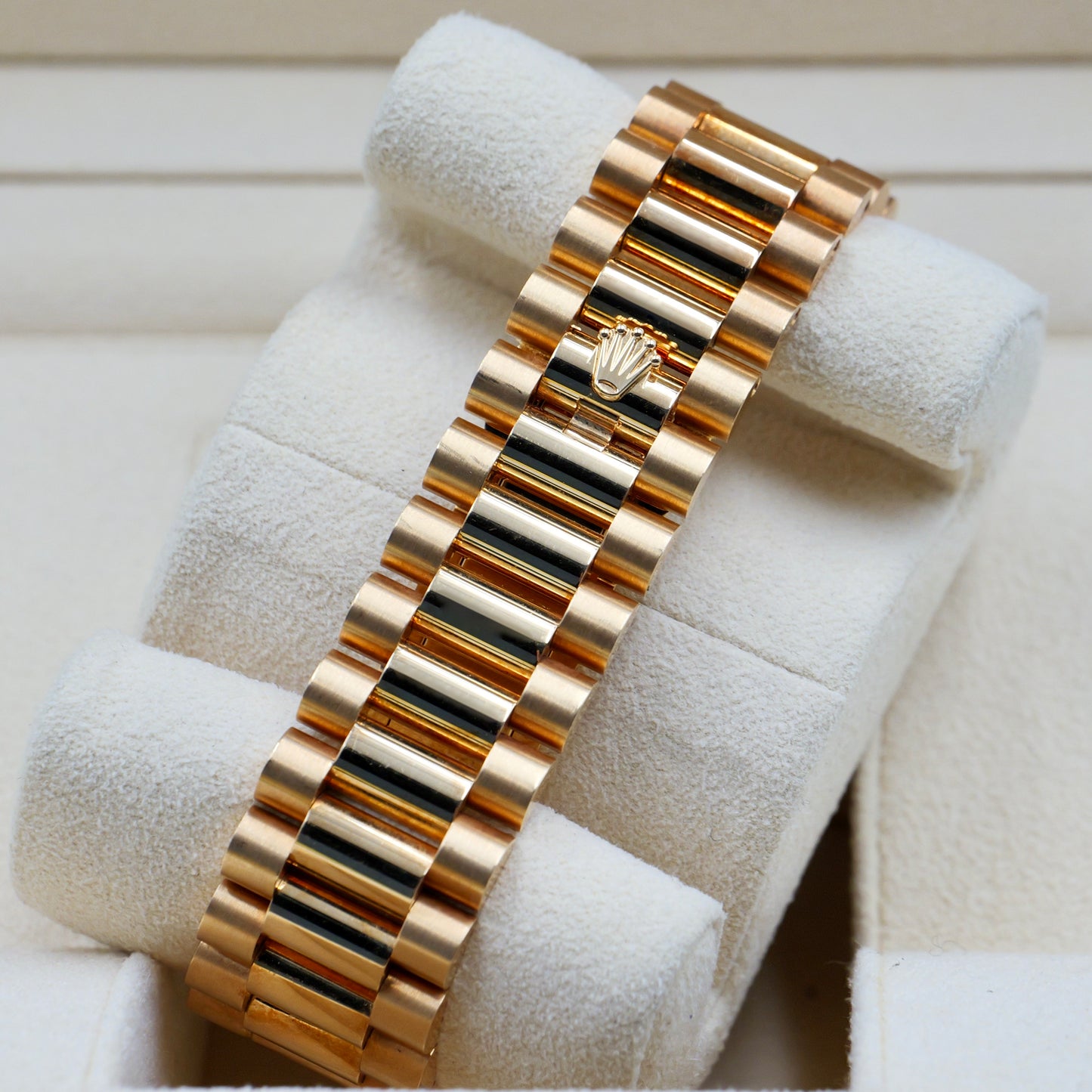 Rolex Day-Date 40 Silver Dial Yellow Gold 228238 - Full Set (2021) - (Fully Stickered)