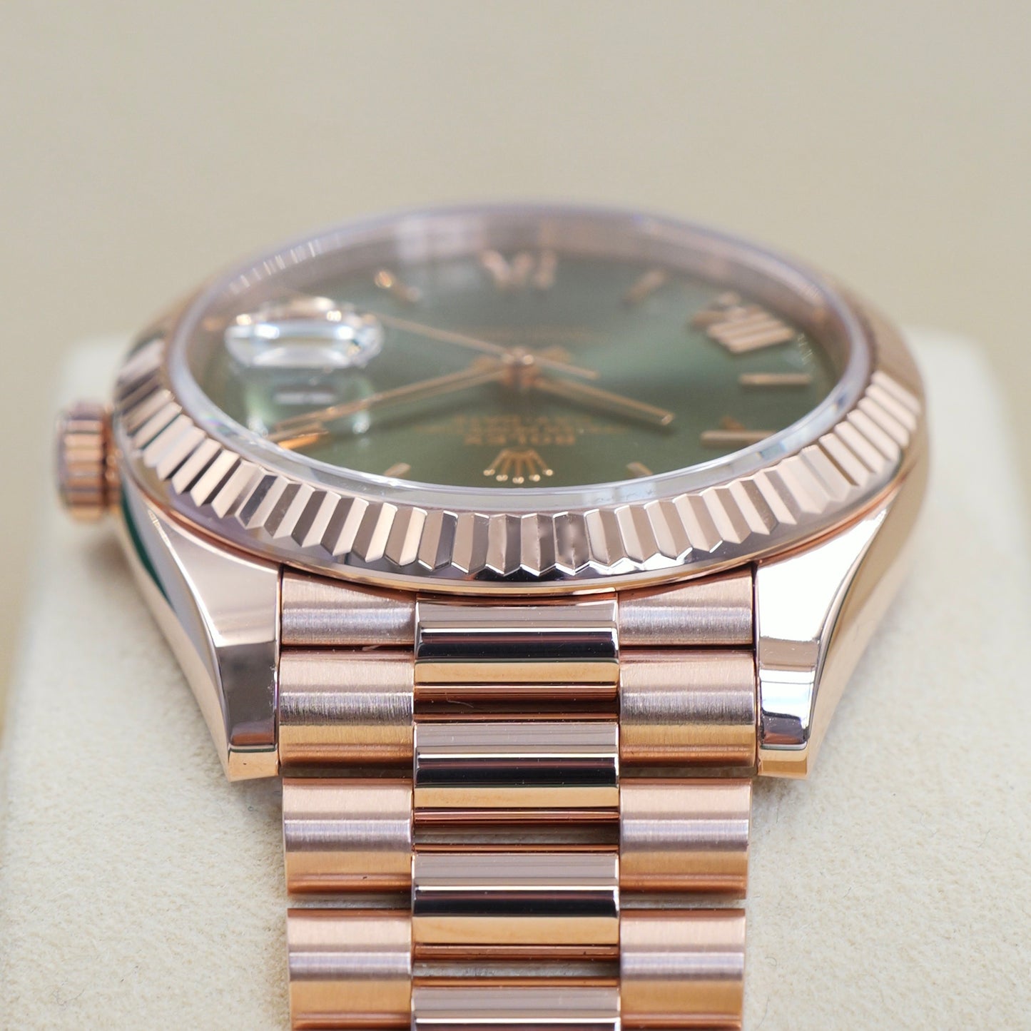 Rolex Day-Date 40 Olive Rose Gold 228235 - Full Set (2021)