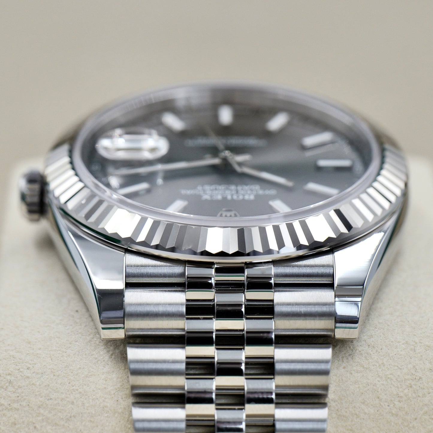 Rolex Datejust 41 Rhodium Dial Fluted Jubilee 126334 - Full Set (2025)