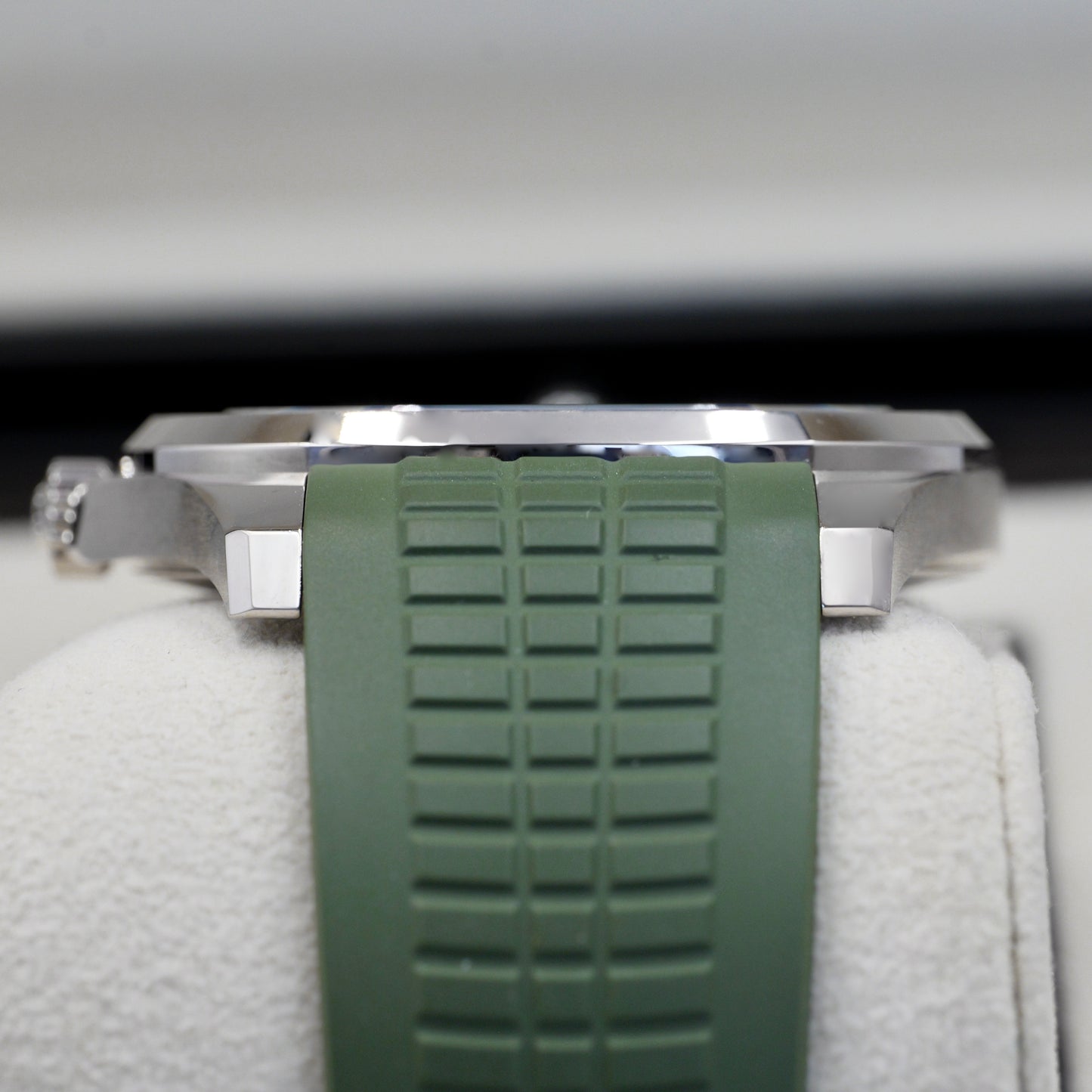 Patek Philippe Aquanaut Green 5168G-010 - Full Set (2024)