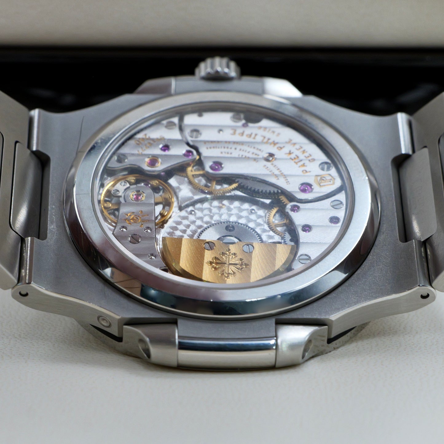 Patek Philippe Nautilus 5712/1A-001 - Full Set (2017)