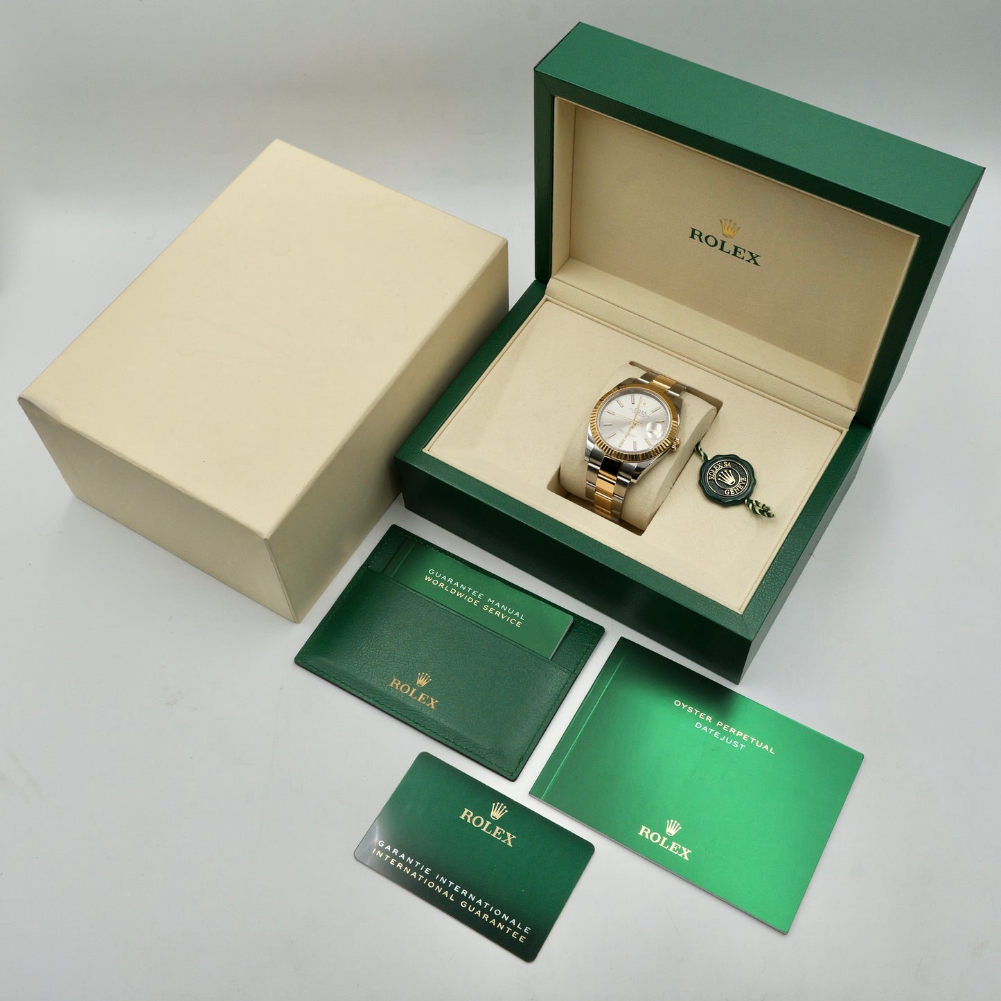 Rolex Datejust 41 Silver Dial Fluted Oyster 126333 - Full Set (2024)