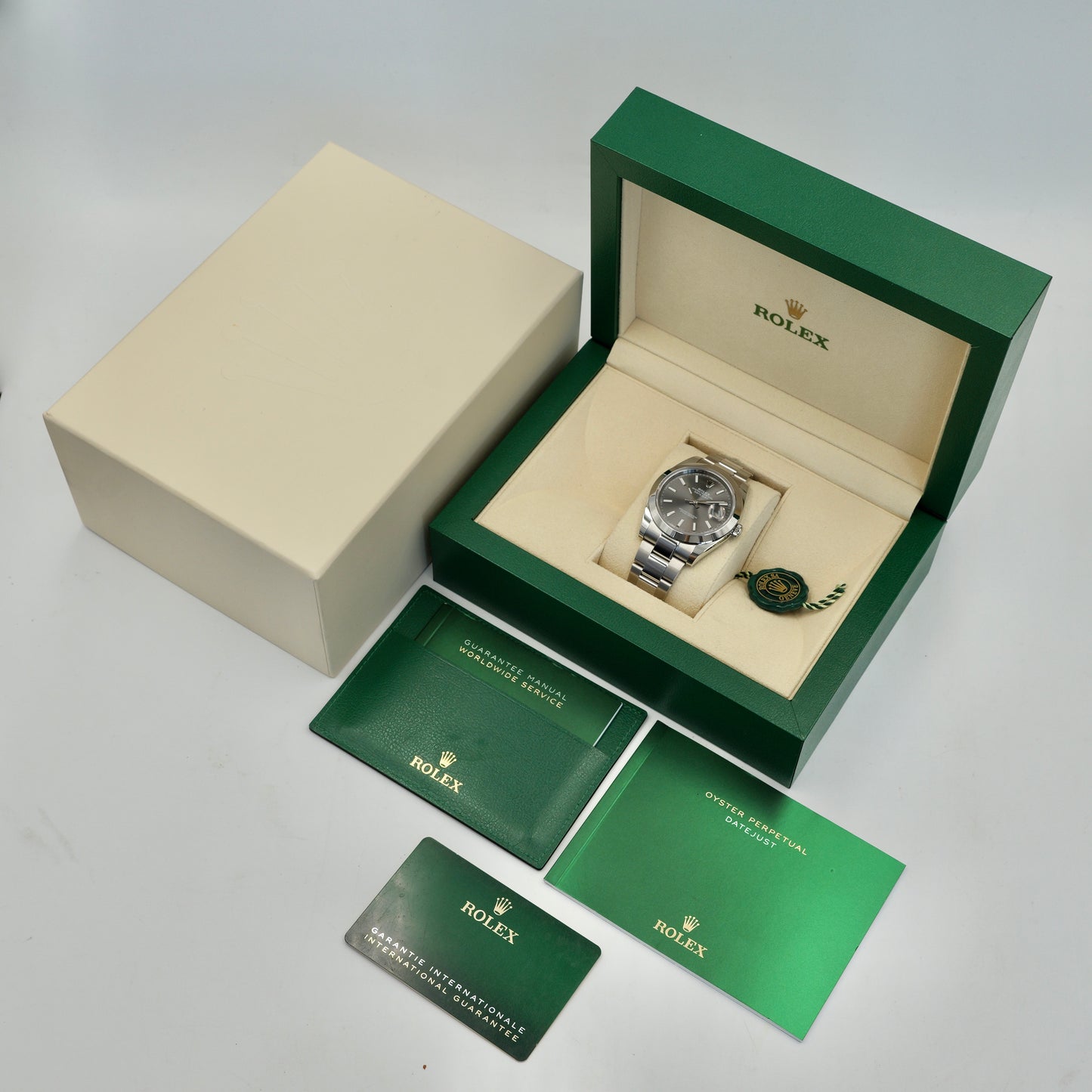 Rolex Datejust 41 Rhodium Dial Smooth Oyster 126300 - Full Set (2024)
