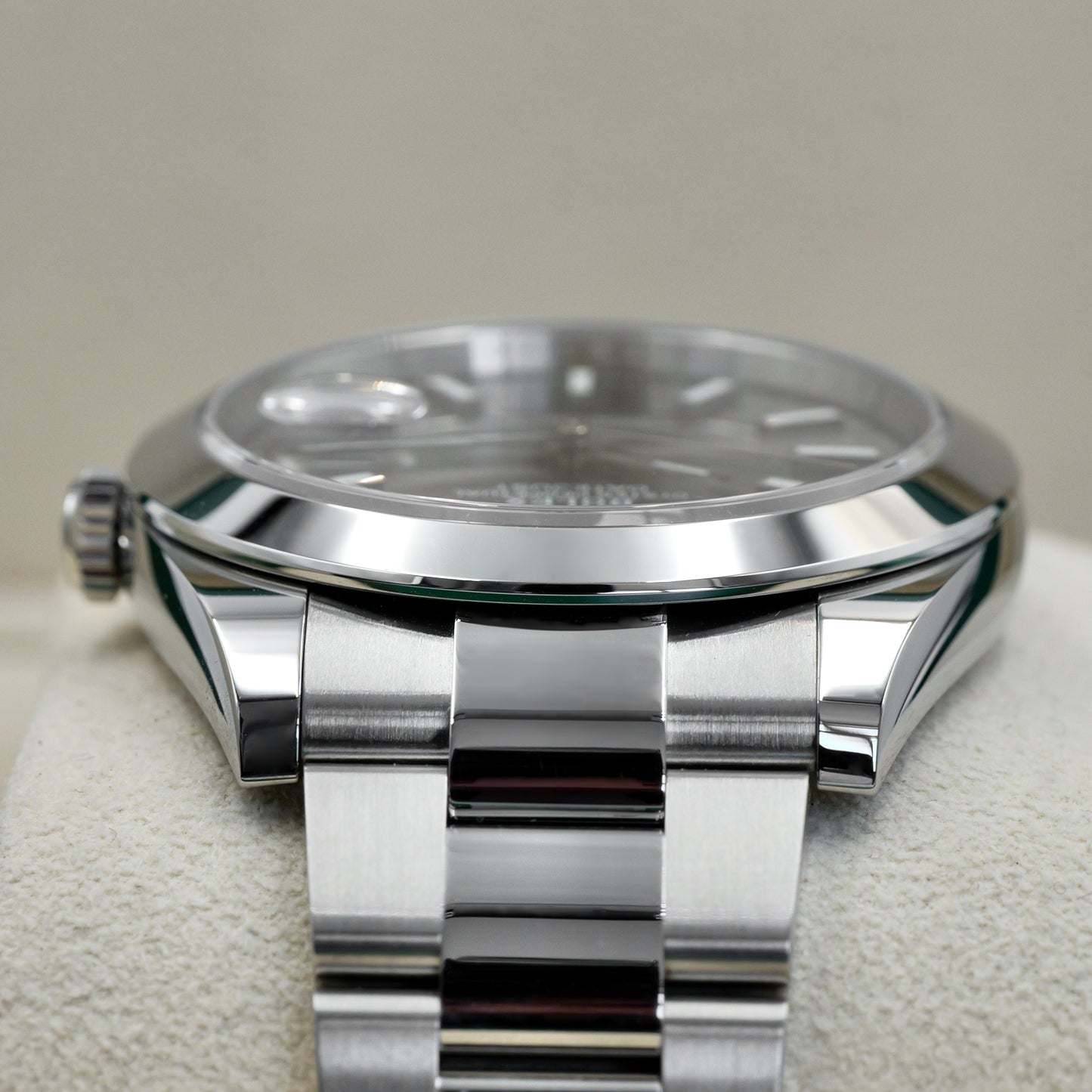 Rolex Datejust 41 Rhodium Dial Smooth Oyster 126300 - Full Set (2024)