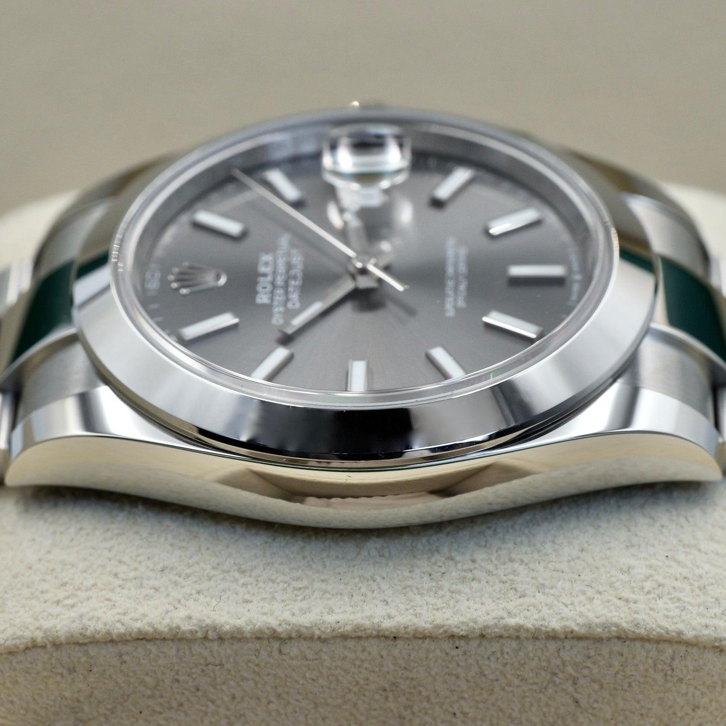 Rolex Datejust 41 Rhodium Dial Smooth Oyster 126300 - Full Set (2024)