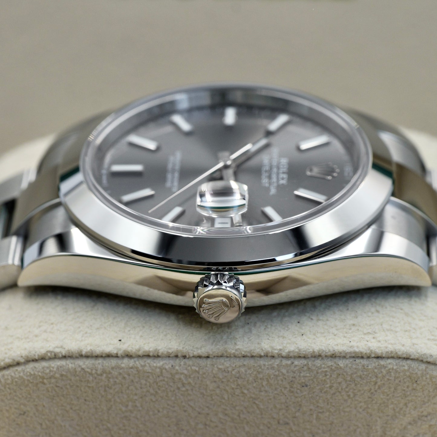 Rolex Datejust 41 Rhodium Dial Smooth Oyster 126300 - Full Set (2024)