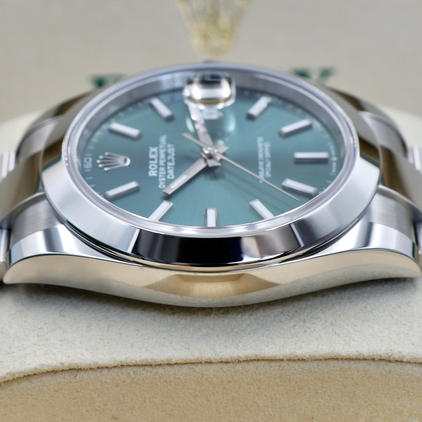 Rolex Datejust 41 Mint Green Smooth Oyster 126300 - Full Set (2025)