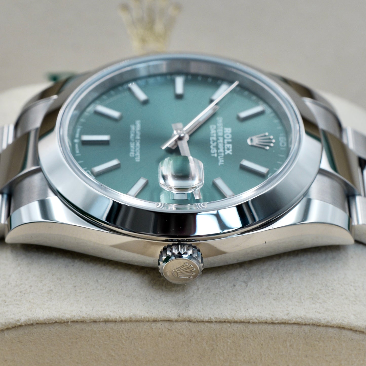 Rolex Datejust 41 Mint Green Smooth Oyster 126300 - Full Set (2025)