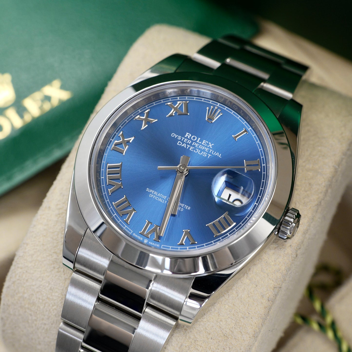 Rolex Datejust 41 Azzurro Blue Smooth 126300 - Full Set (2024)