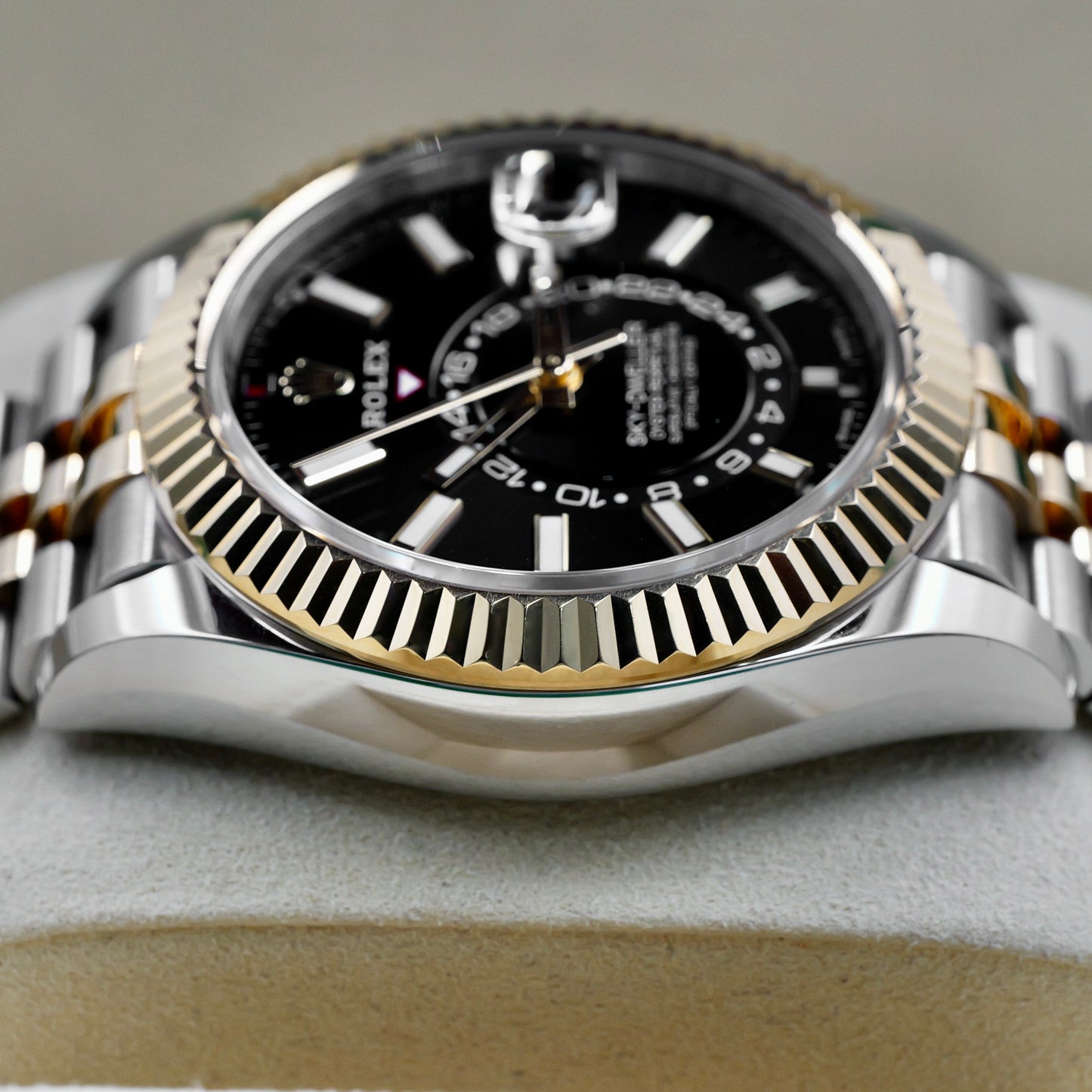 Rolex Sky-Dweller Steel & Yellow Gold Black Dial 326933 - Full Set (2023)