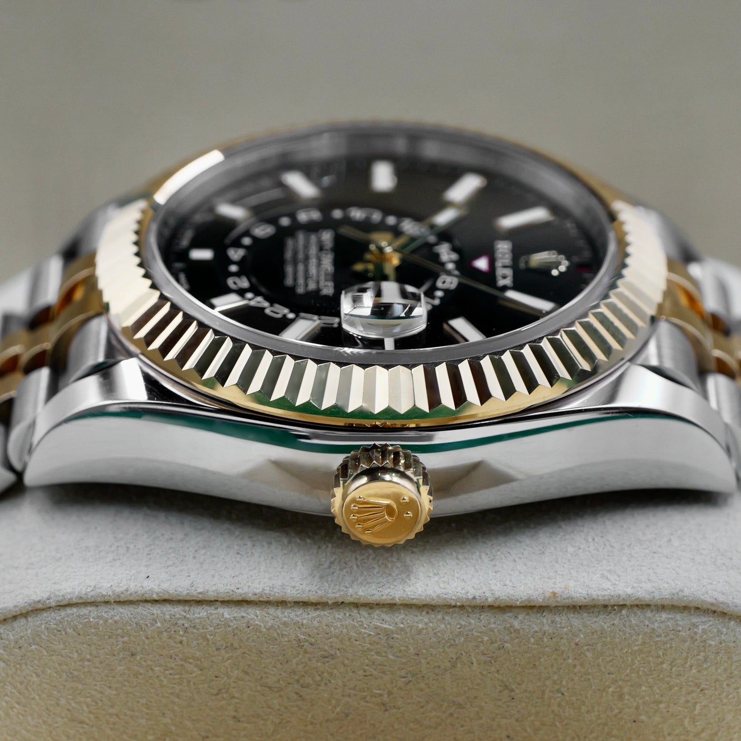 Rolex Sky-Dweller Steel & Yellow Gold Black Dial 326933 - Full Set (2023)