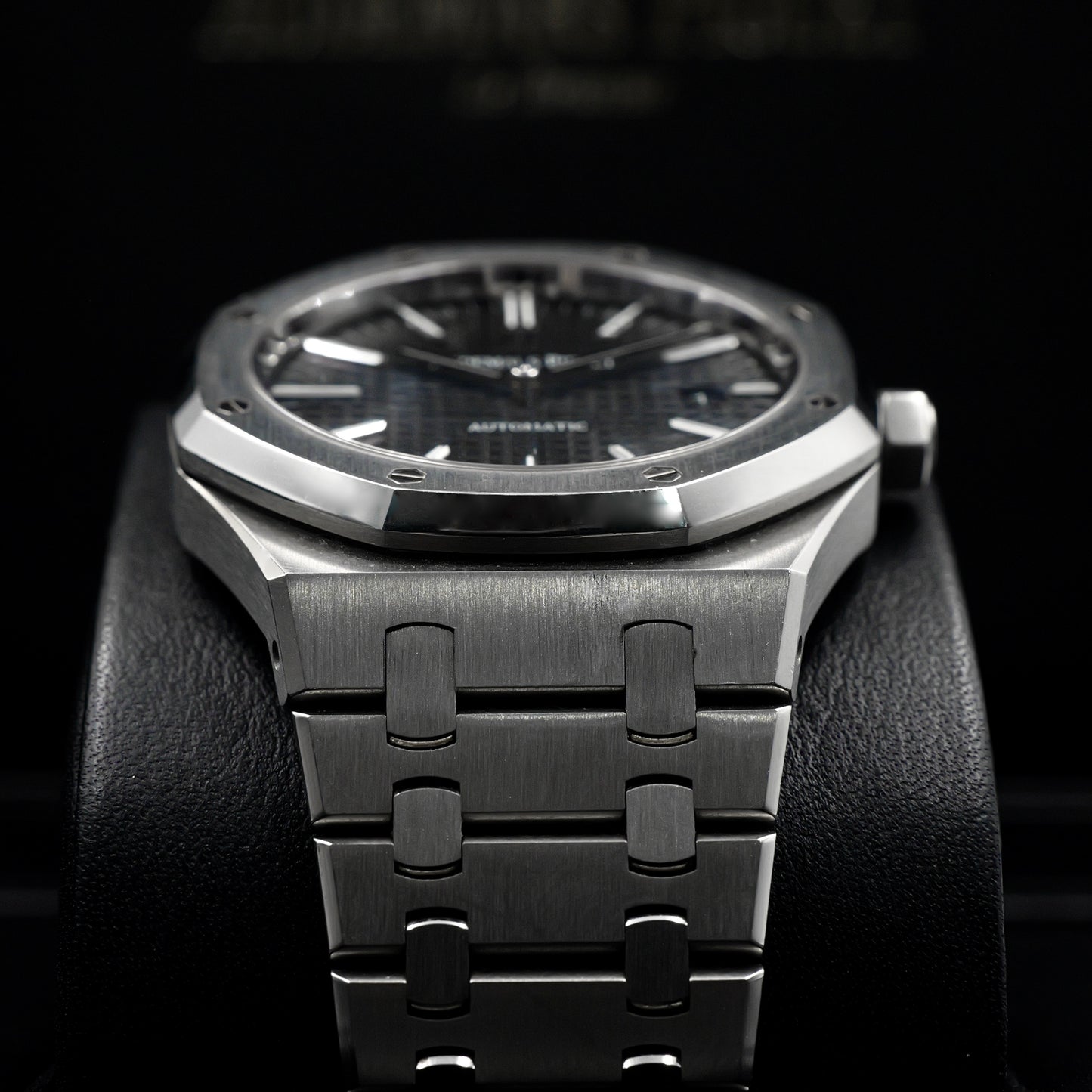 Audemars Piguet Royal Oak Selfwinding Black Dial 15400ST - Full Set (2018)