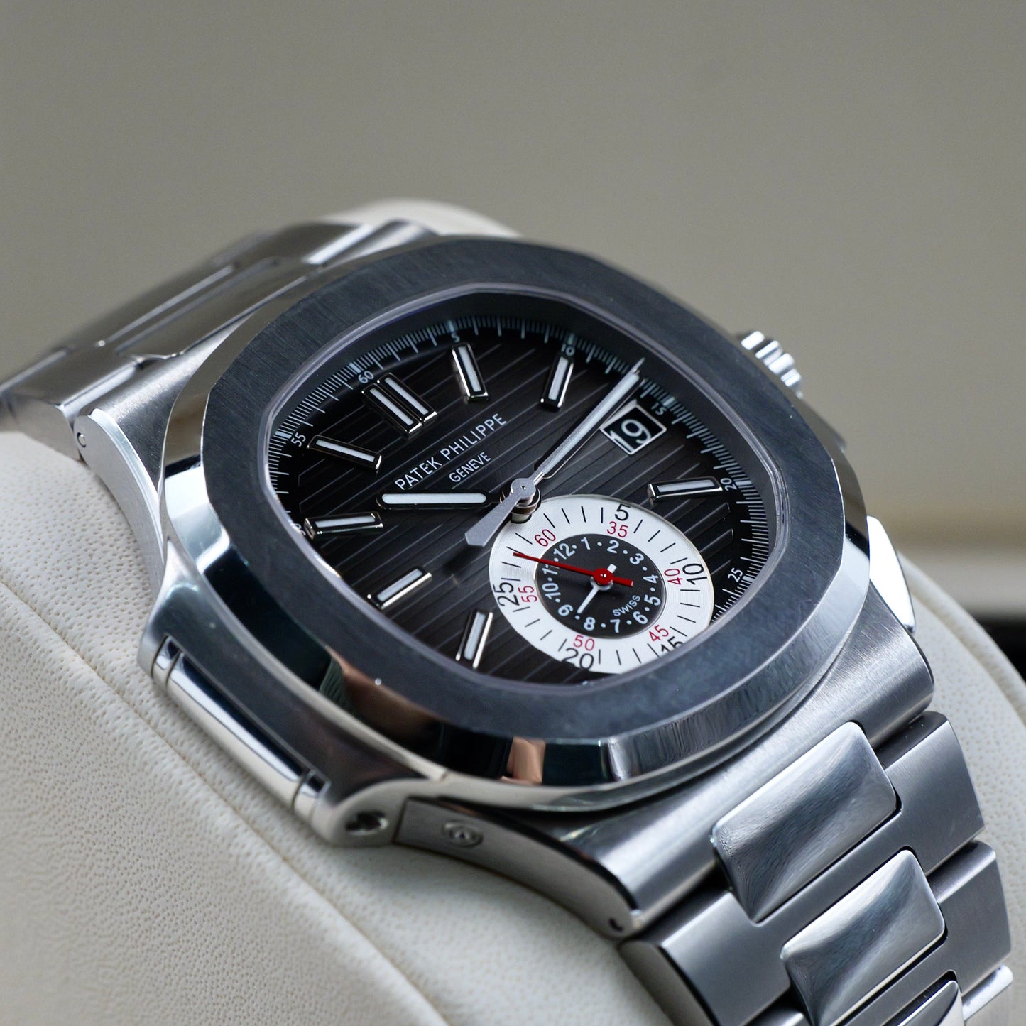 Patek Philippe Nautilus Black Dial 5980/1A-014 - Full Set (2014)