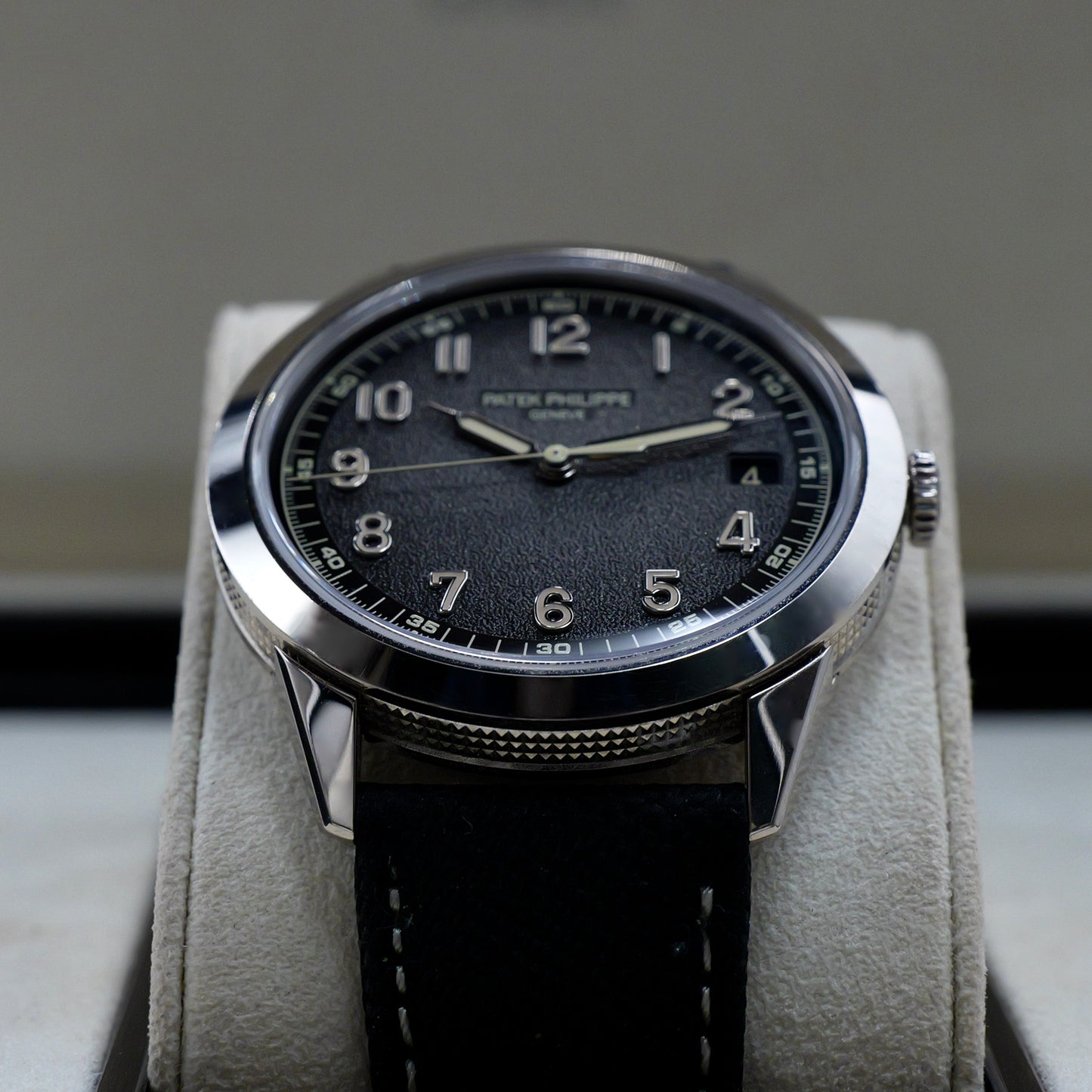 Patek Philippe Calatrava 5226G-001 - Full Set (2024)