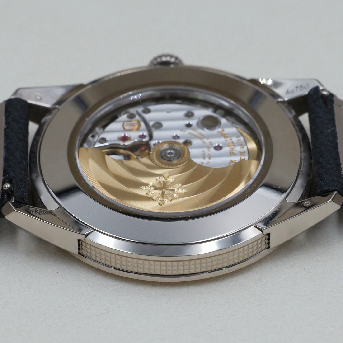 Patek Philippe Calatrava 5226G-001 - Full Set (2024)