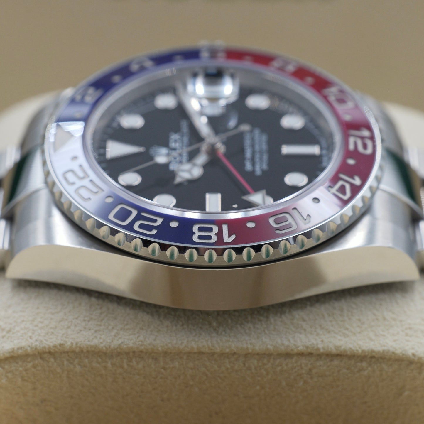 Rolex GMT-Master II 'Pepsi' 126710BLRO Oyster - Full Set (2024)