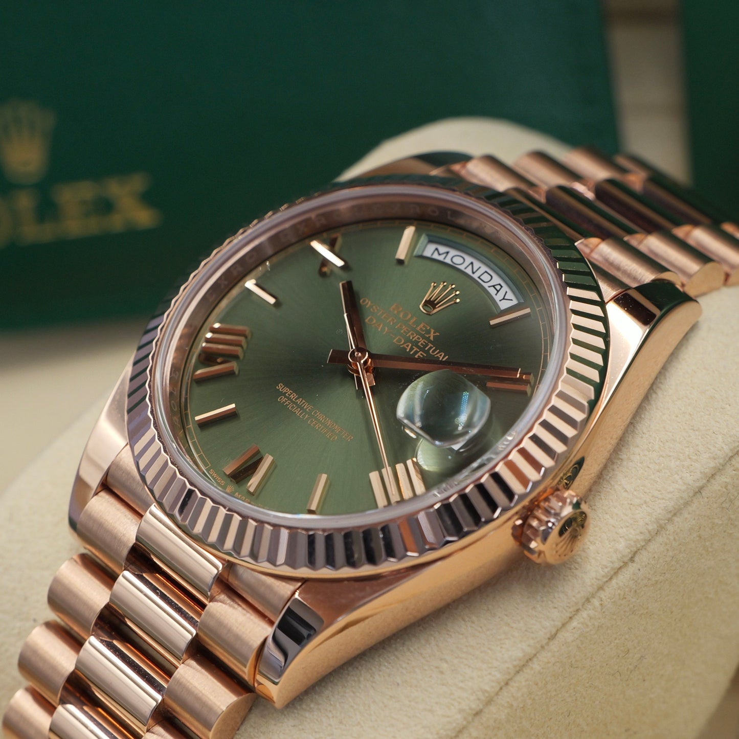 Rolex Day-Date 40 Olive Rose Gold 228235 - Full Set (2021)