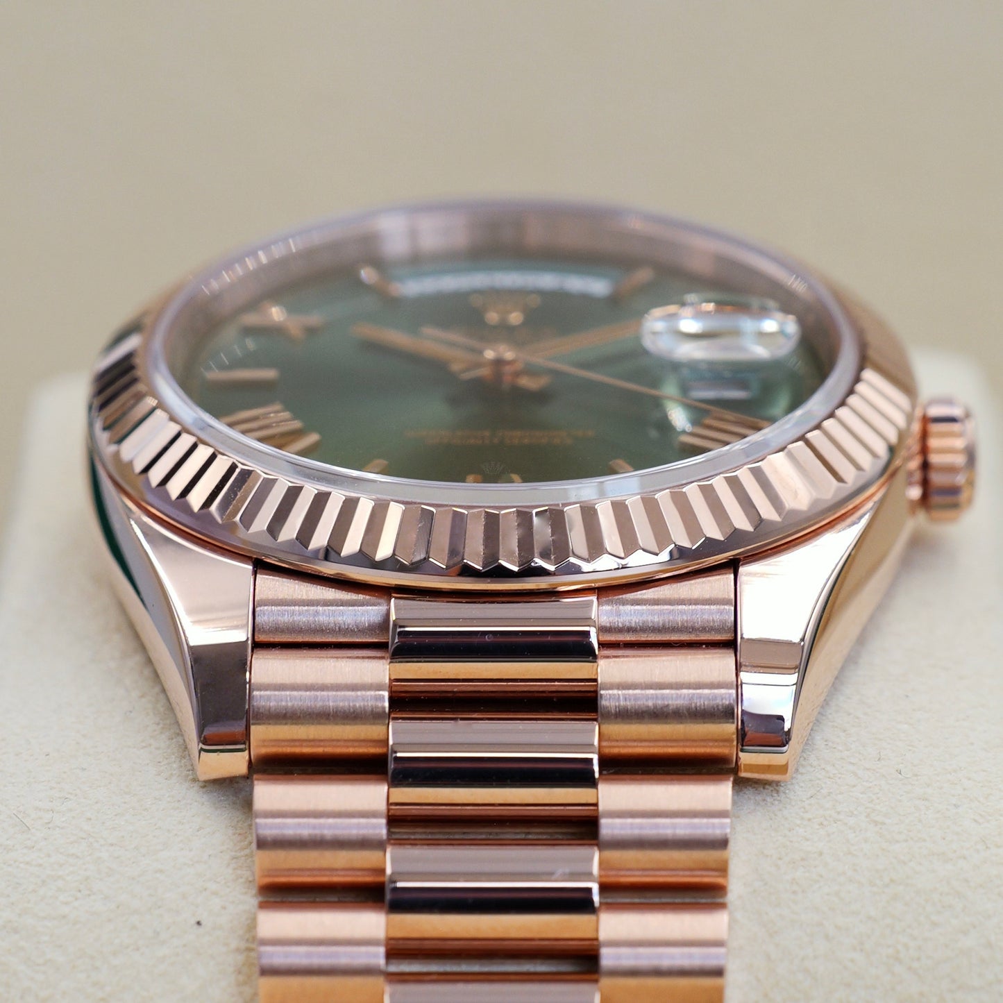 Rolex Day-Date 40 Olive Rose Gold 228235 - Full Set (2021)