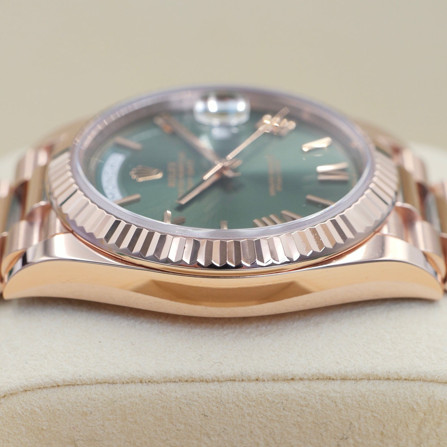 Rolex Day-Date 40 Olive Rose Gold 228235 - Full Set (2021)