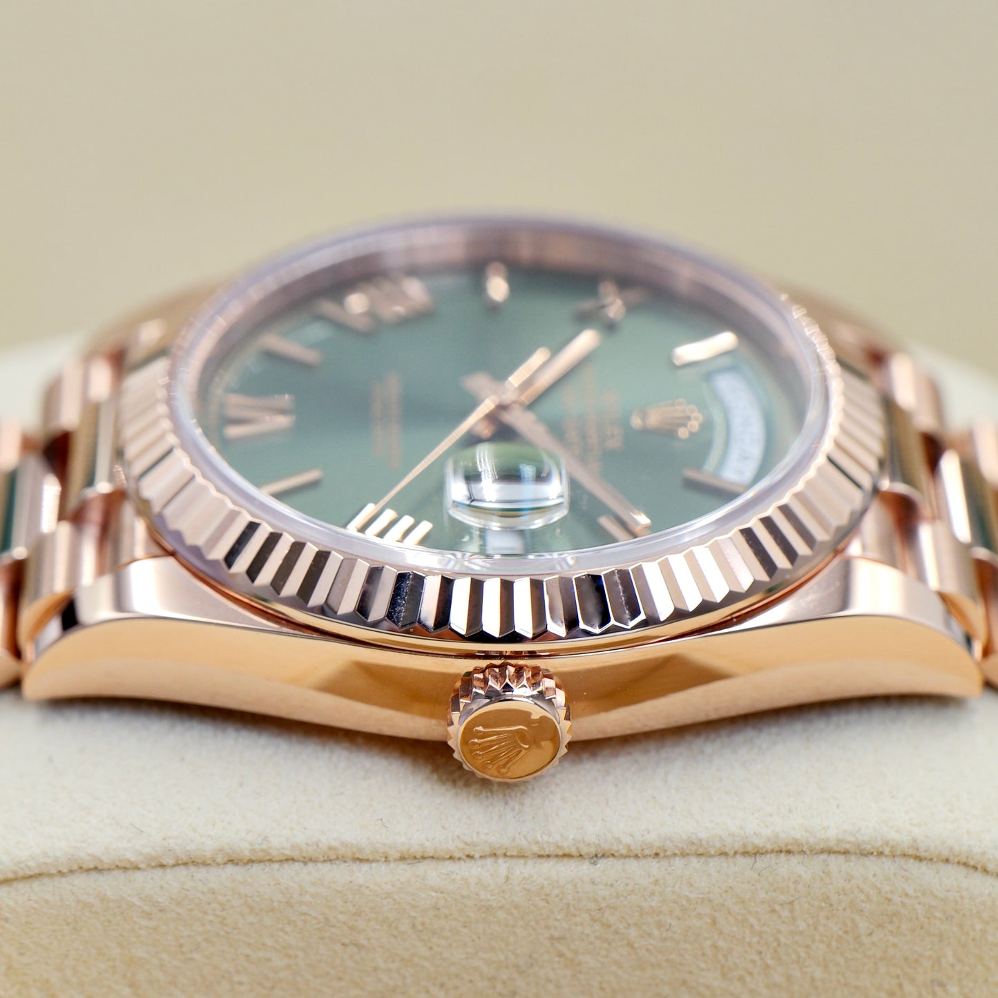 Rolex Day-Date 40 Olive Rose Gold 228235 - Full Set (2021)