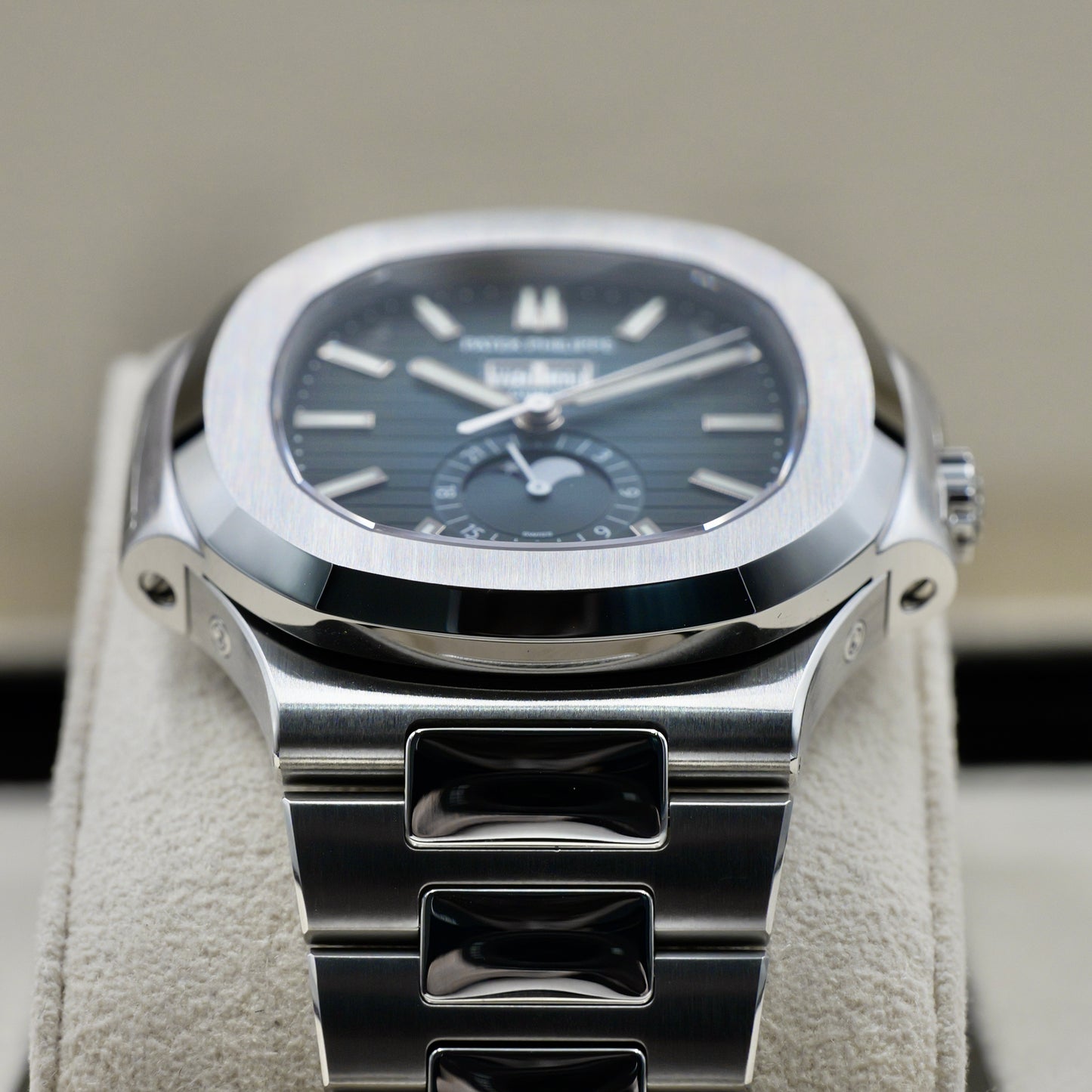 Patek Philippe Nautilus Price on request 5726/1A-014 - Full Set (2023)