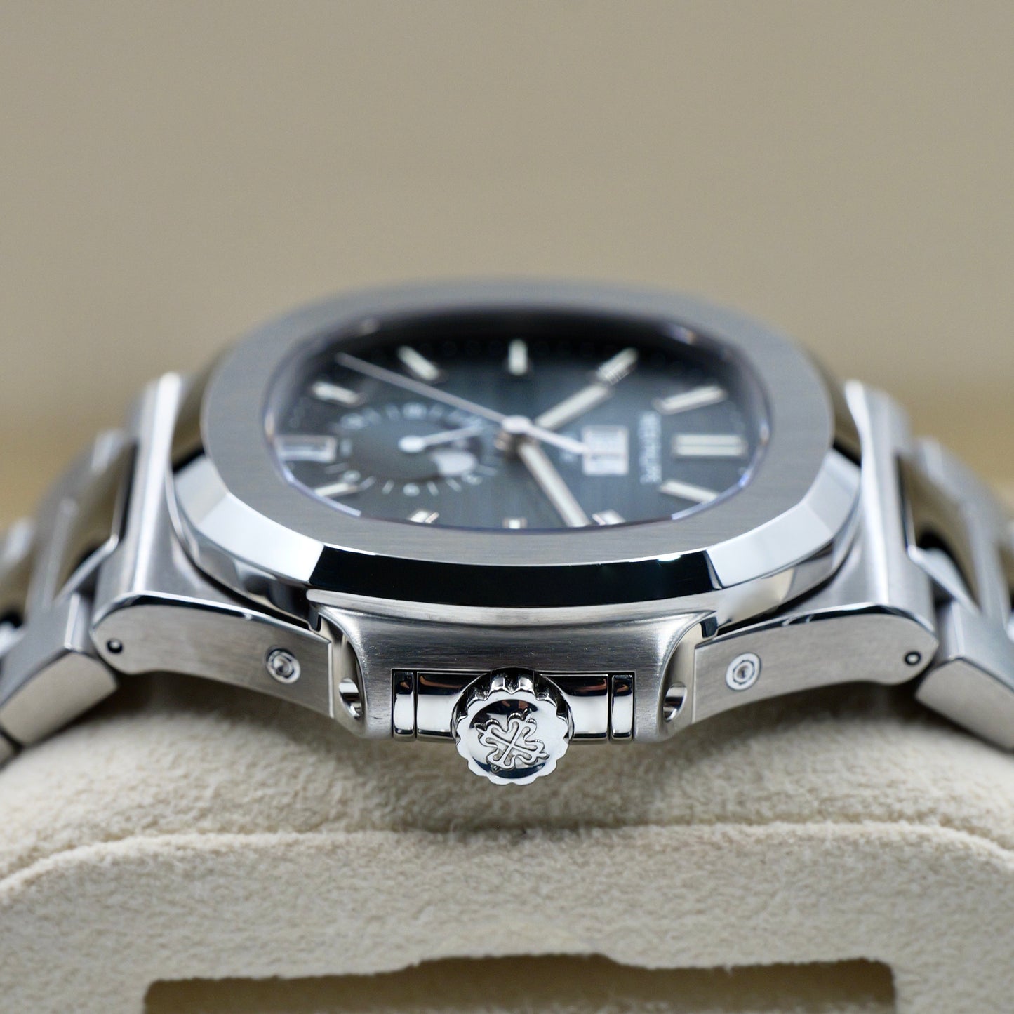 Patek Philippe Nautilus Price on request 5726/1A-014 - Full Set (2023)