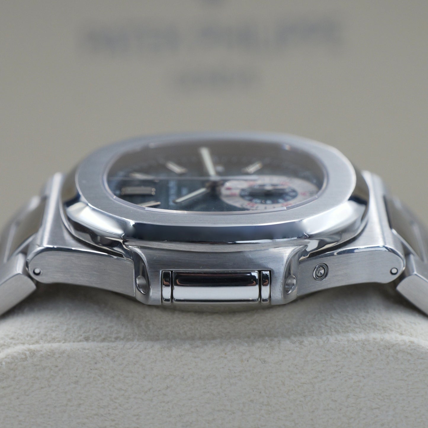 Patek Philippe Nautilus Blue Dial 5980/1A-001 - Full Set (2007)