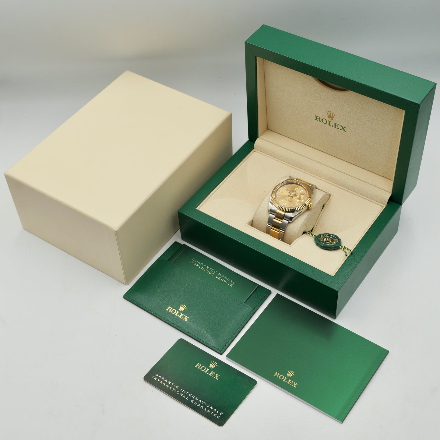 Rolex Datejust 41 Champagne Dial 126333 - Full Set (2022)