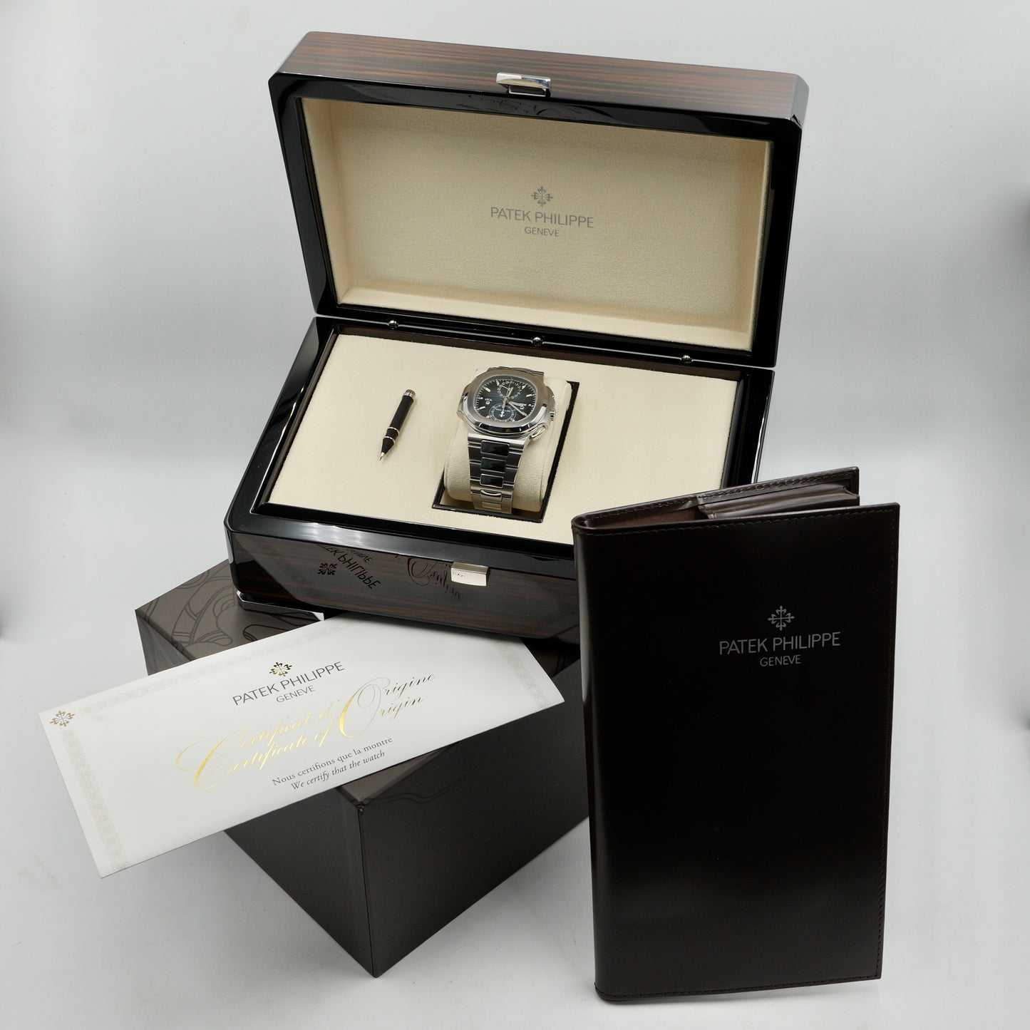 Patek Philippe Nautilus 5990/1A-011 - Full Set (2024)