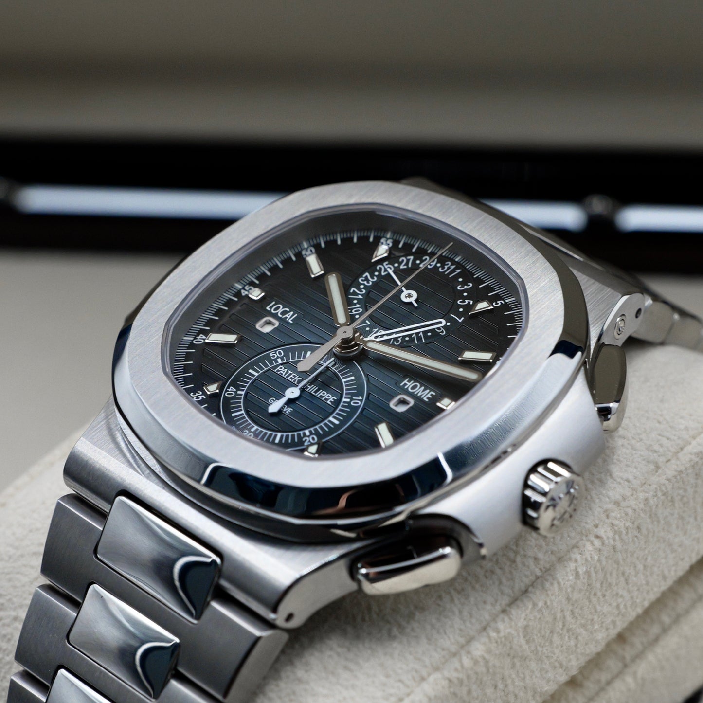 Patek Philippe Nautilus 5990/1A-011 - Full Set (2024)