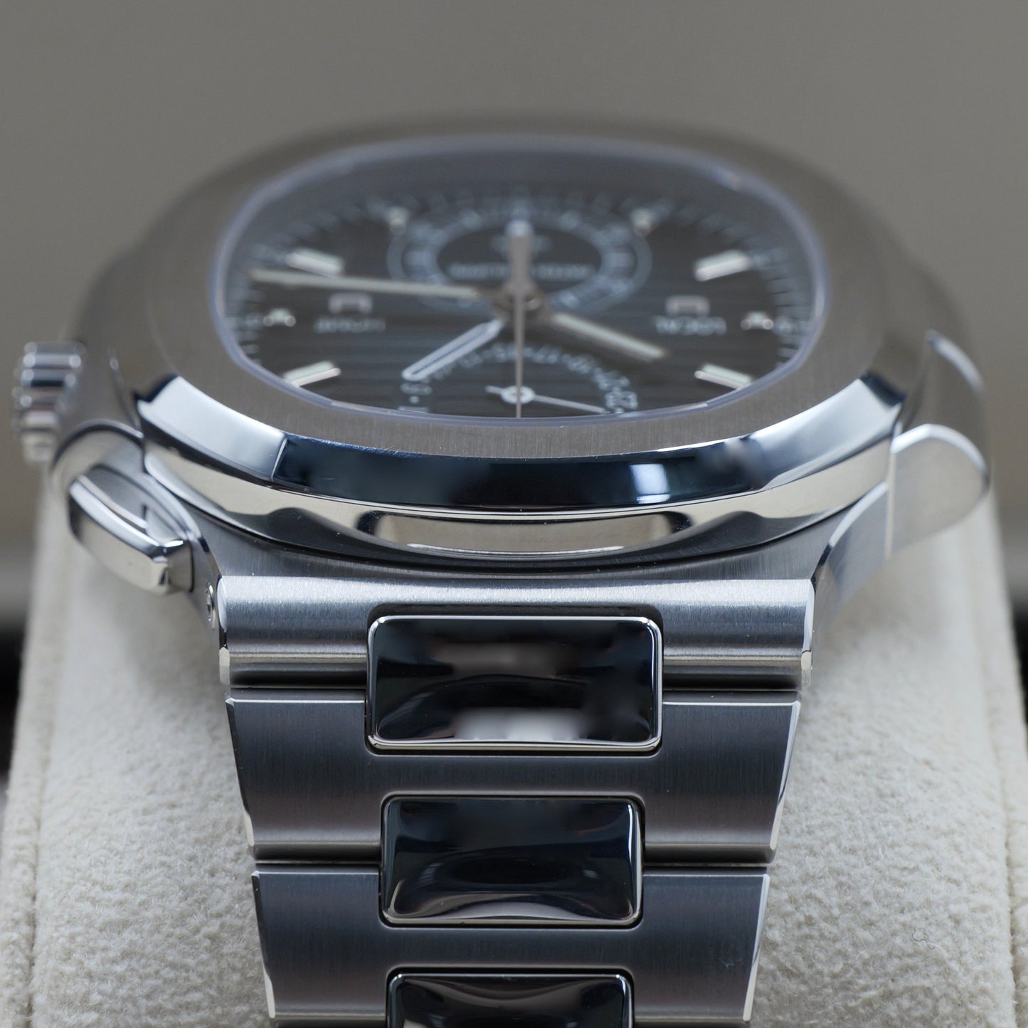 Patek Philippe Nautilus 5990/1A-011 - Full Set (2024)