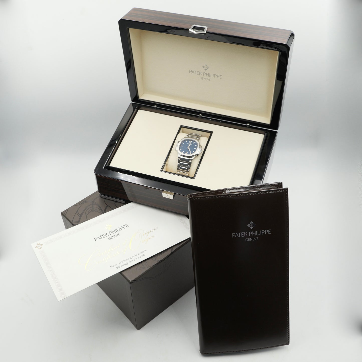 Patek Philippe Nautilus 7118/1A-001 - Full Set (2025)