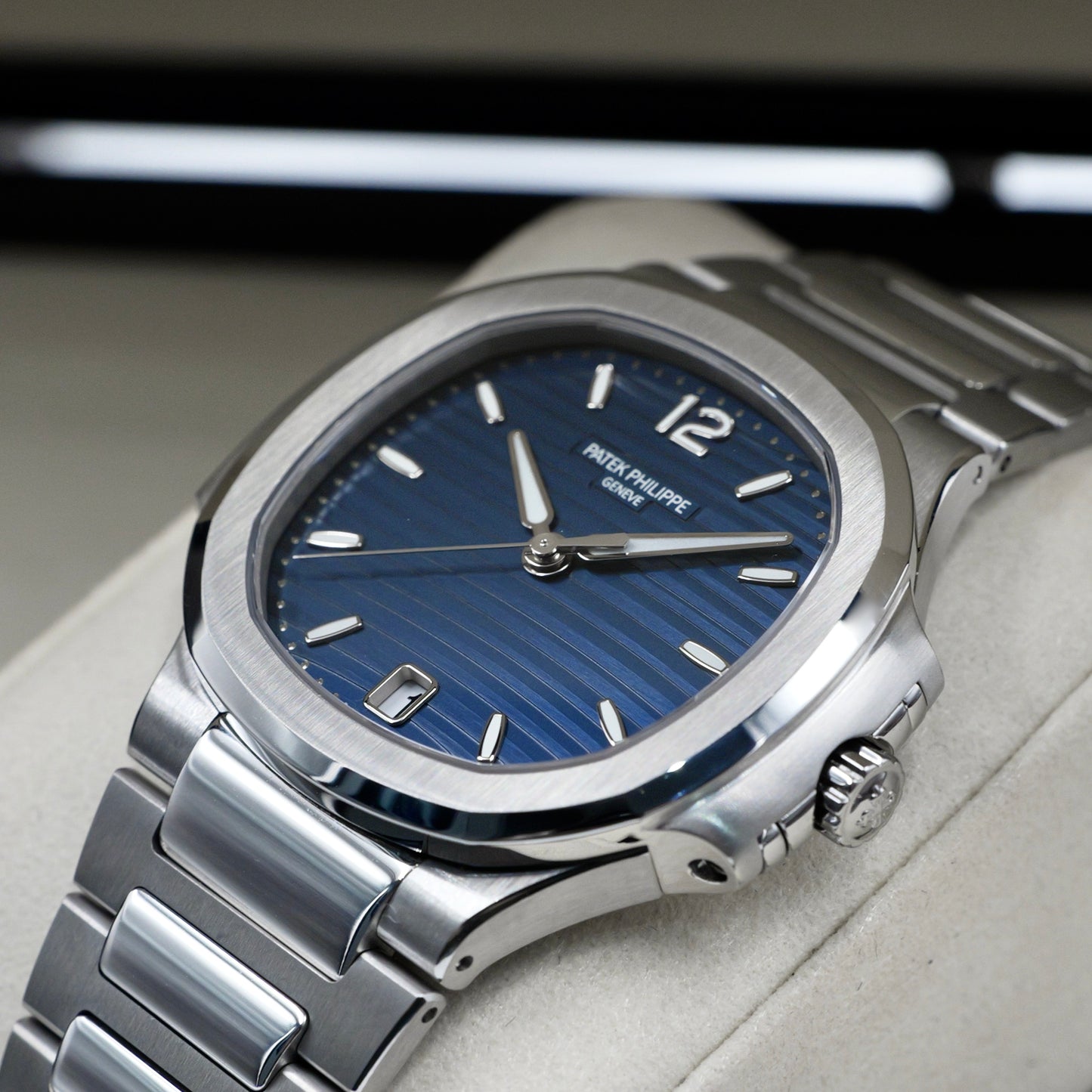 Patek Philippe Nautilus 7118/1A-001 - Full Set (2025)