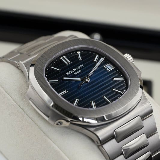 Patek Philippe Nautilus White Gold 5811/1G-001 - Full Set (2022)