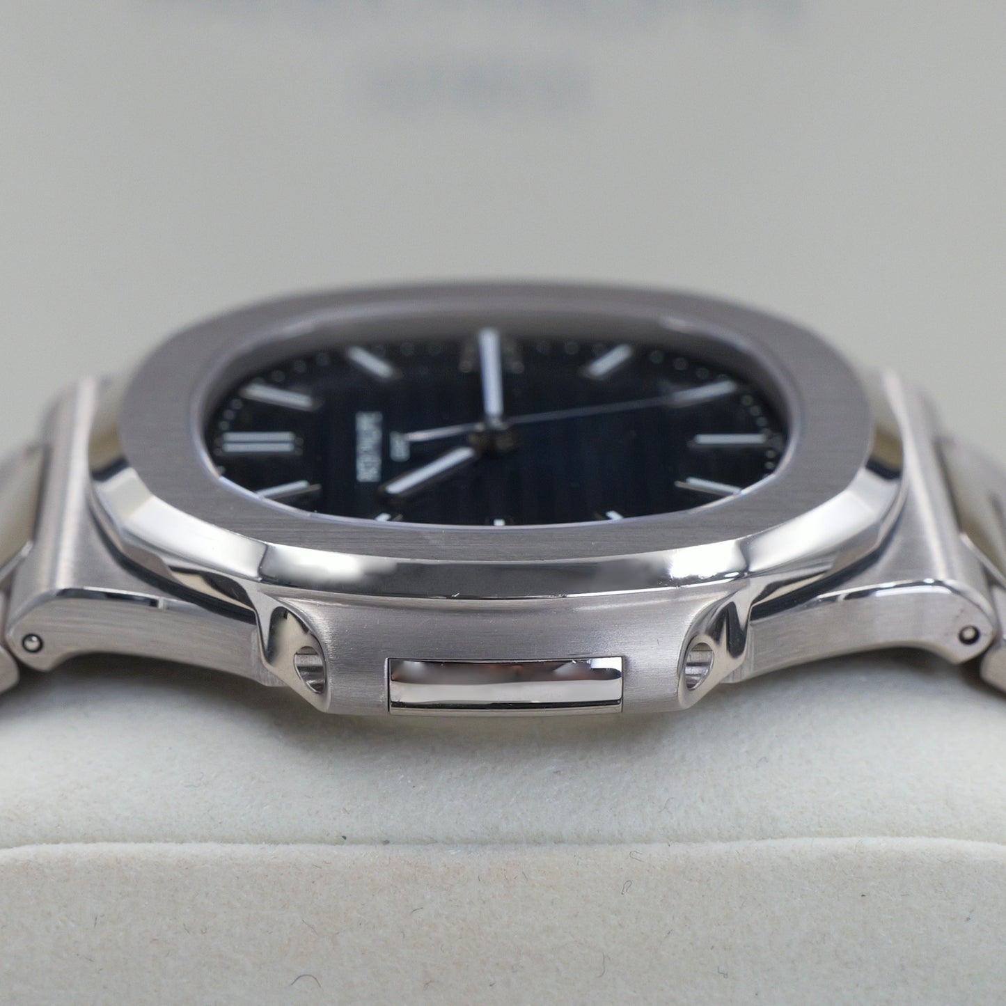 Patek Philippe Nautilus White Gold 5811/1G-001 - Full Set (2022)