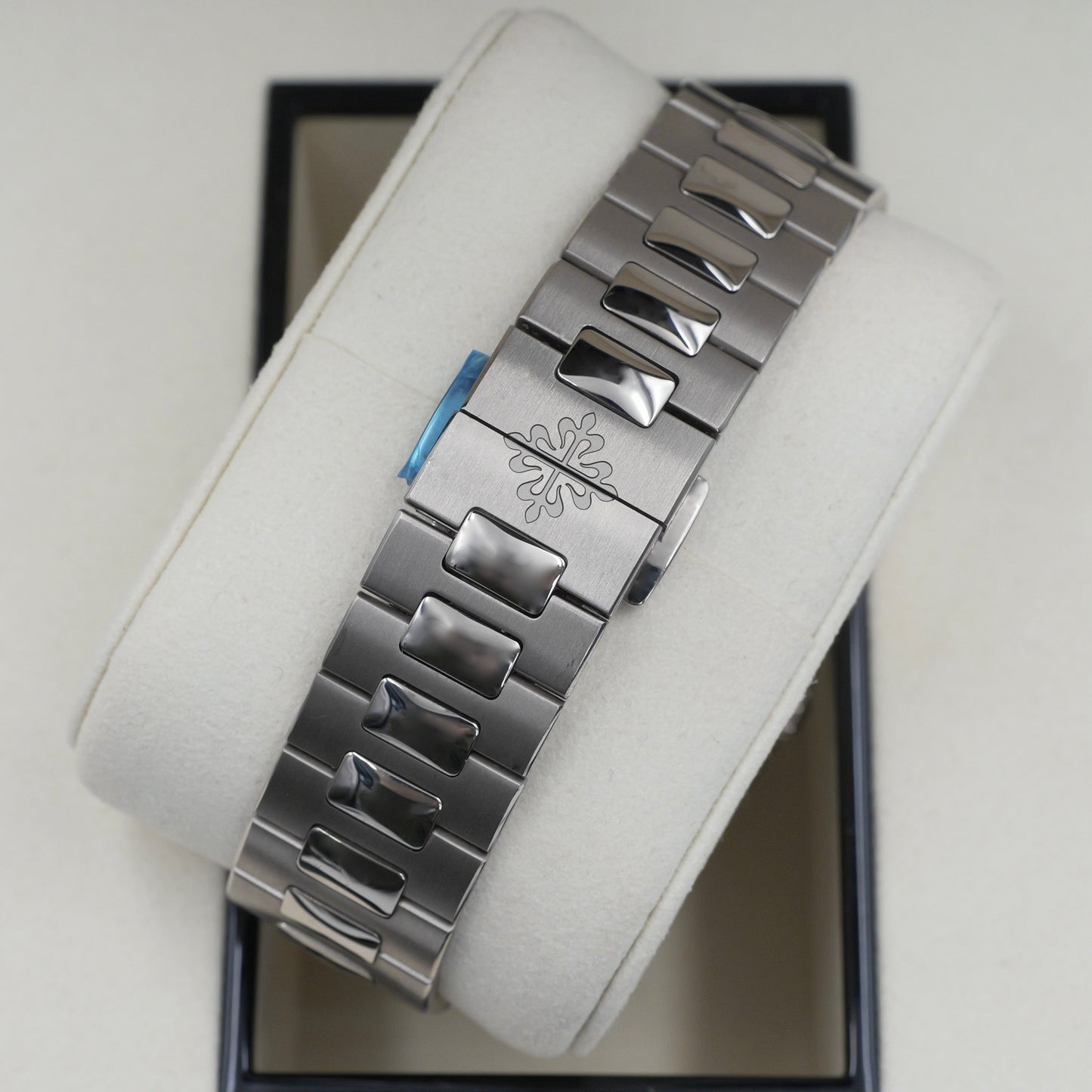 Patek Philippe Nautilus White Gold 5811/1G-001 - Full Set (2022)