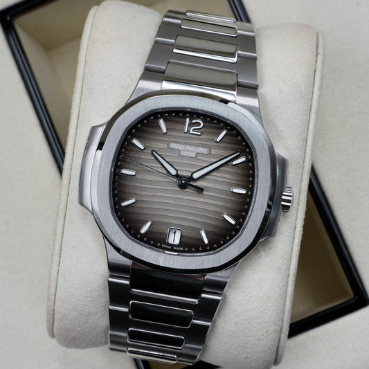 Patek Philippe Nautilus 7118/1A-011 - Full Set (2023)