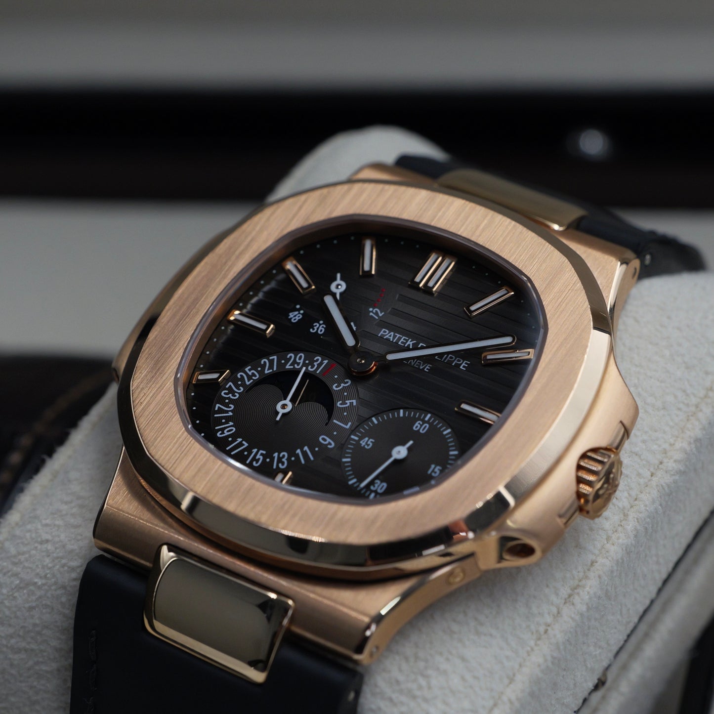 Patek Philippe Nautilus 5712/1R-001 - Full Set (2008)