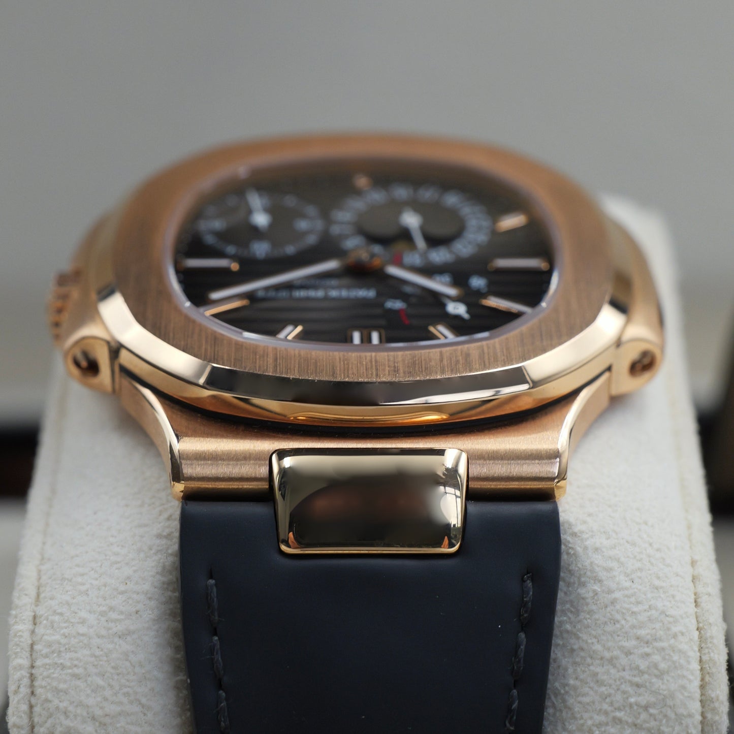 Patek Philippe Nautilus 5712/1R-001 - Full Set (2008)