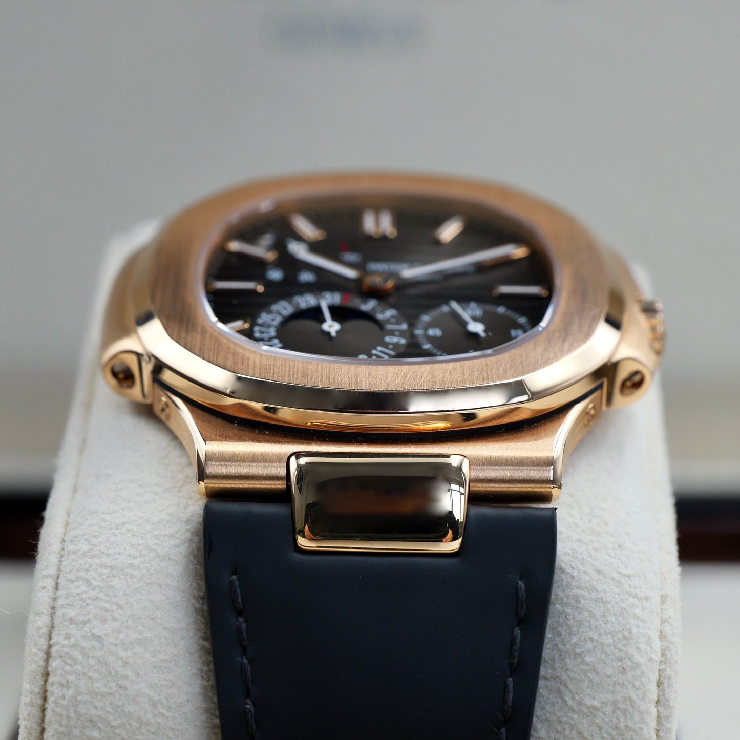 Patek Philippe Nautilus 5712/1R-001 - Full Set (2008)