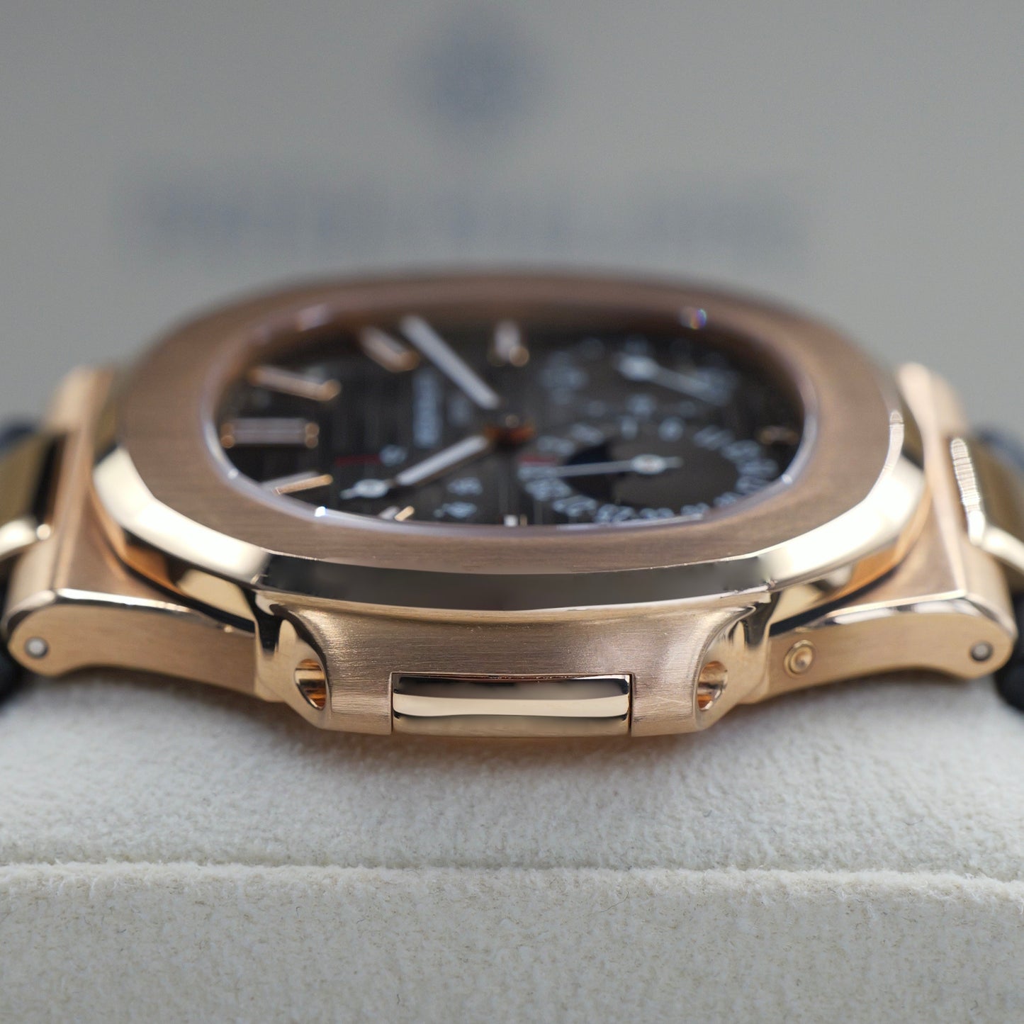 Patek Philippe Nautilus 5712/1R-001 - Full Set (2008)