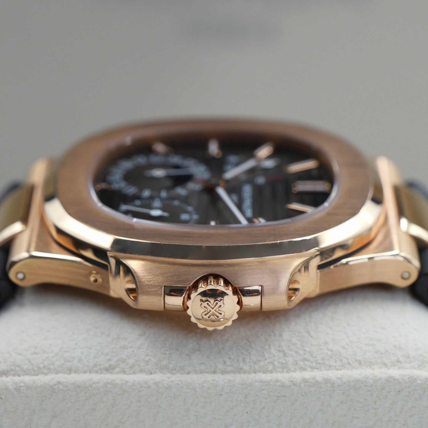 Patek Philippe Nautilus 5712/1R-001 - Full Set (2008)