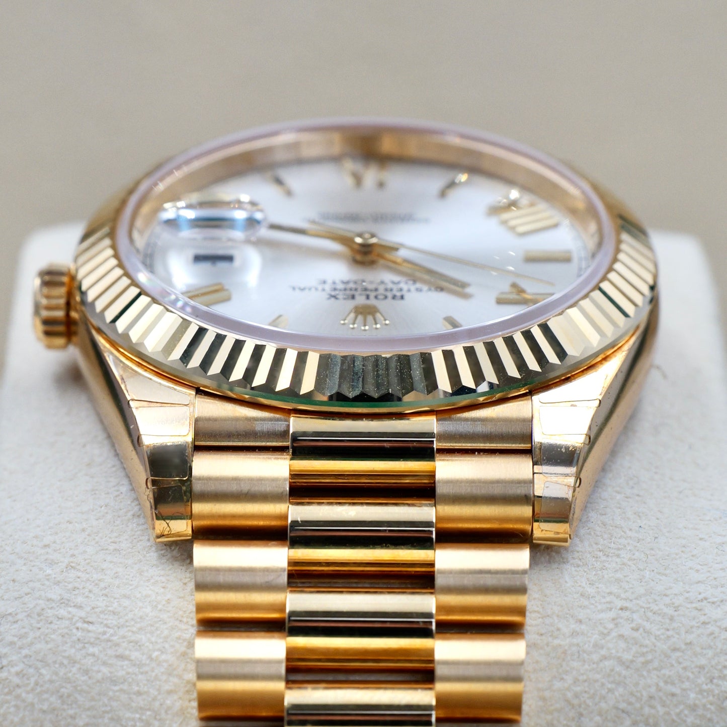Rolex Day-Date 40 Silver Dial Yellow Gold 228238 - Full Set (2021) - (Fully Stickered)