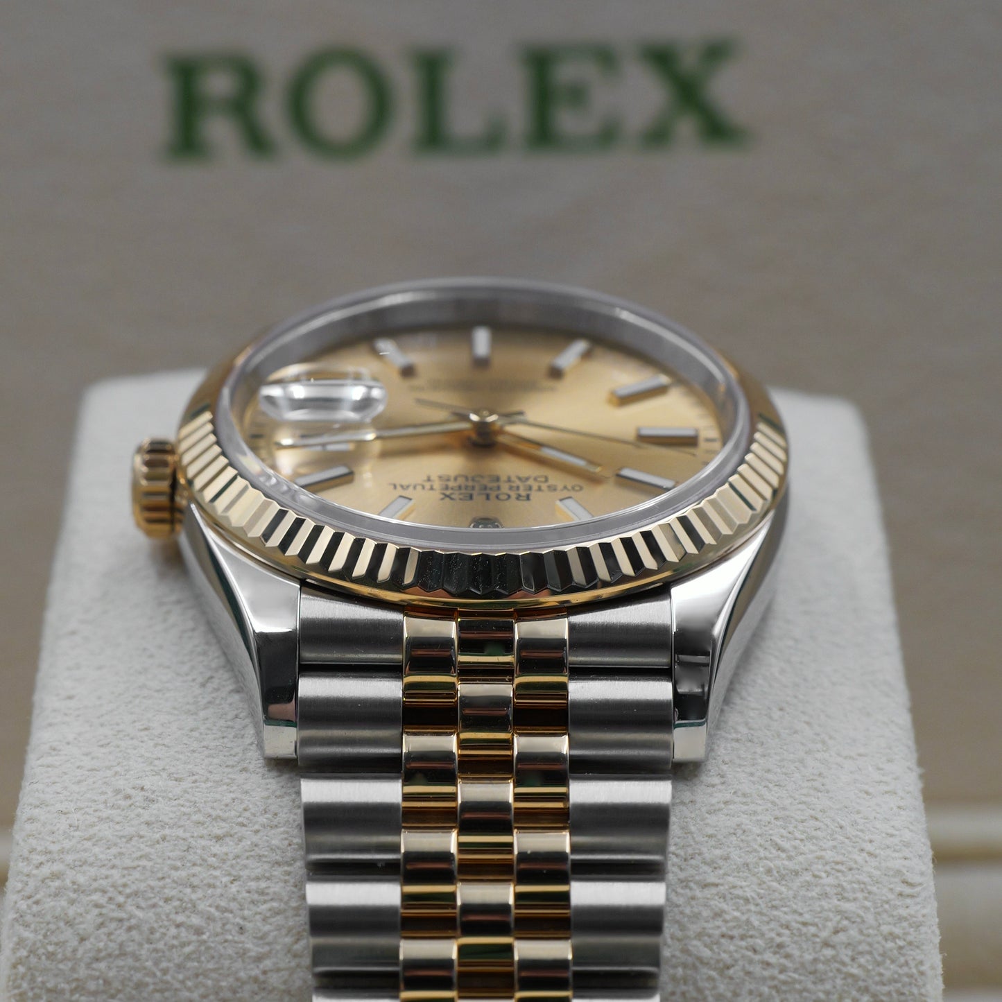 Rolex Datejust 36 Champagne 126233 - Full Set (2020) (New Card)