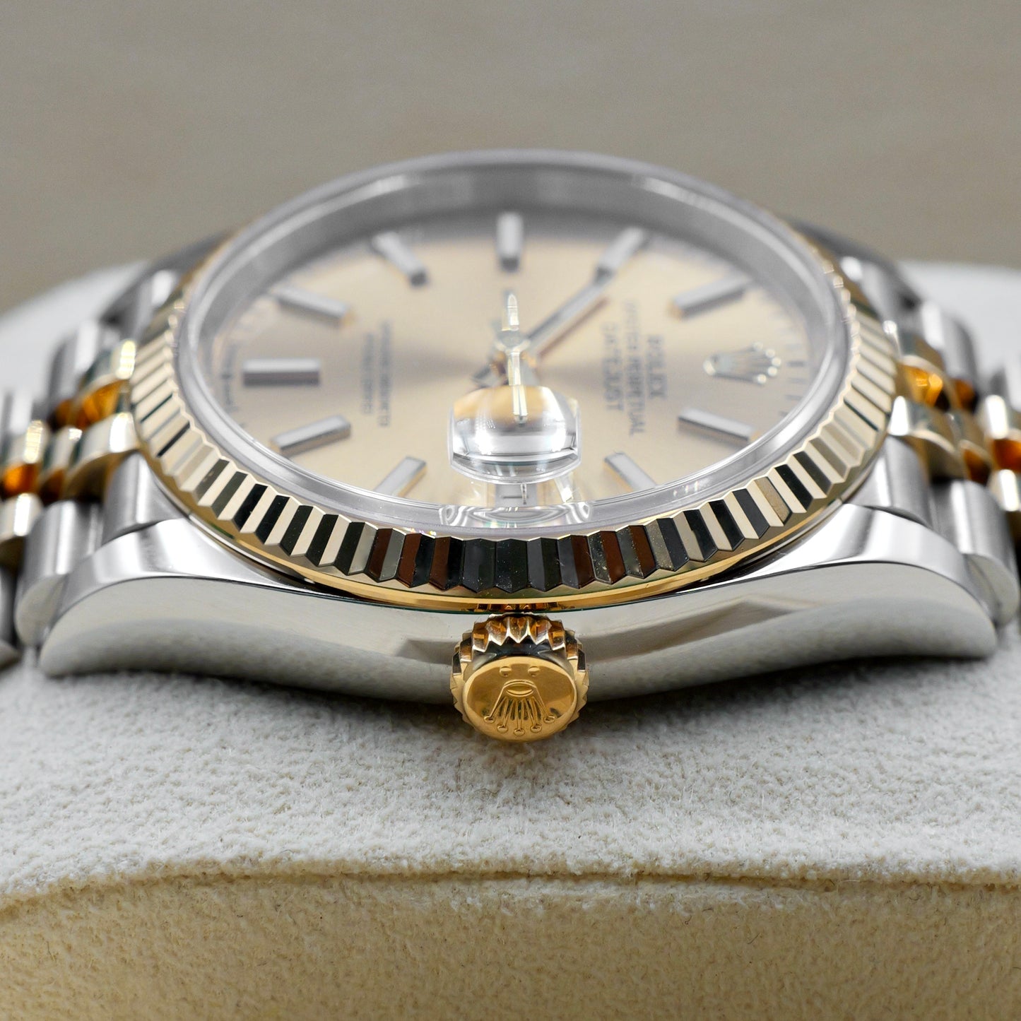 Rolex Datejust 36 Champagne 126233 - Full Set (2020) (New Card)